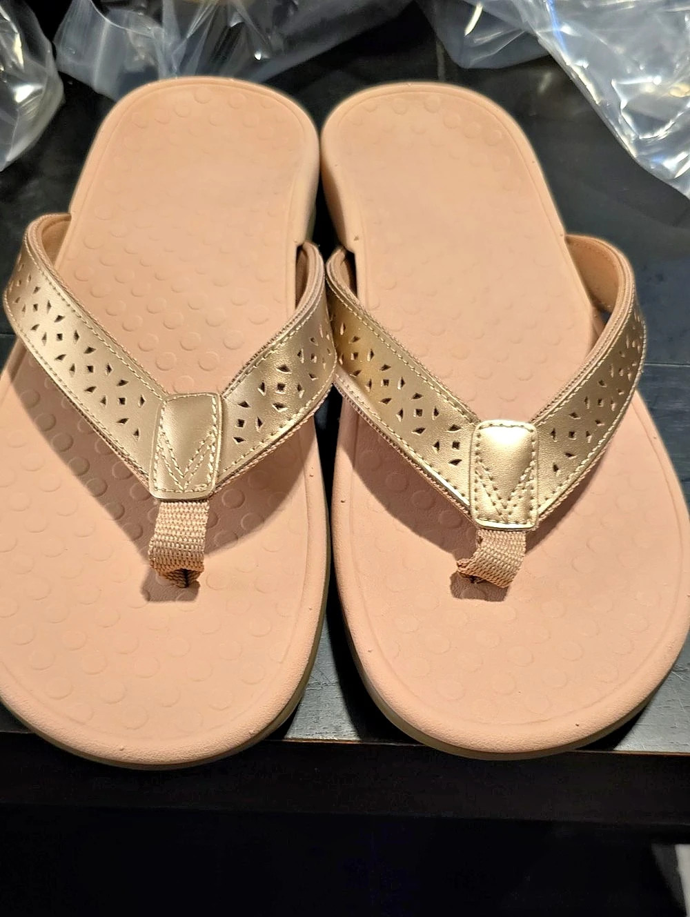 NWOT Vionic Tide Toepost Sandal Perforated Thong Rose Gold